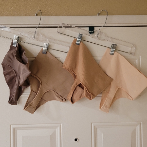 SKIMS Sculpting Thong, Set of 4 - Picture 2 of 3